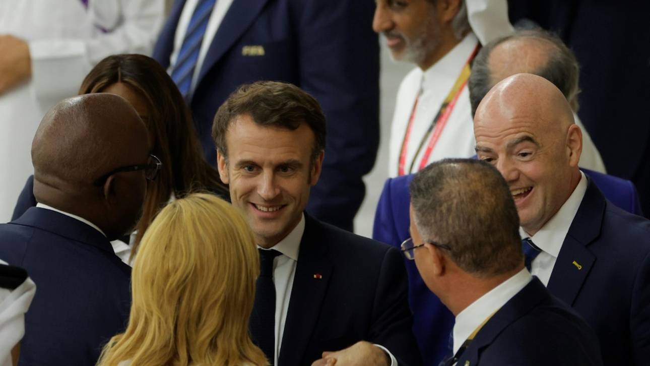 Präsident Macron fordert: „Jetzt den Pokal!“