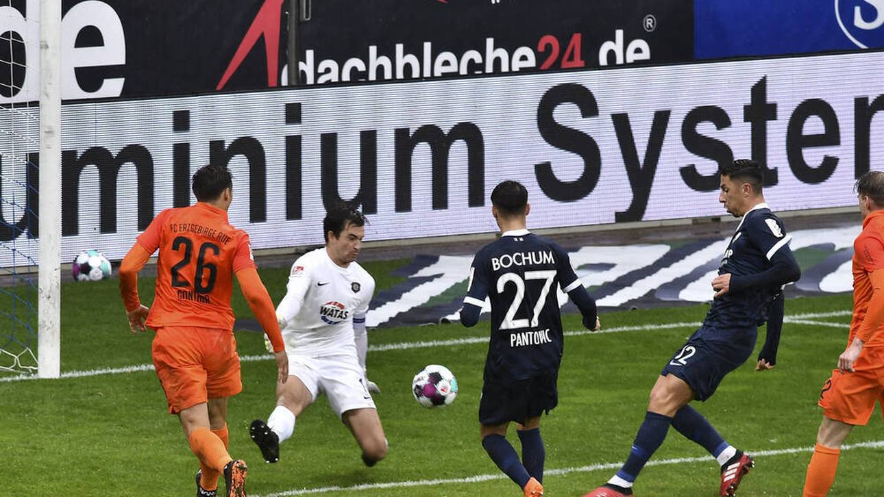 Bochum siegt nach kuriosem Rot