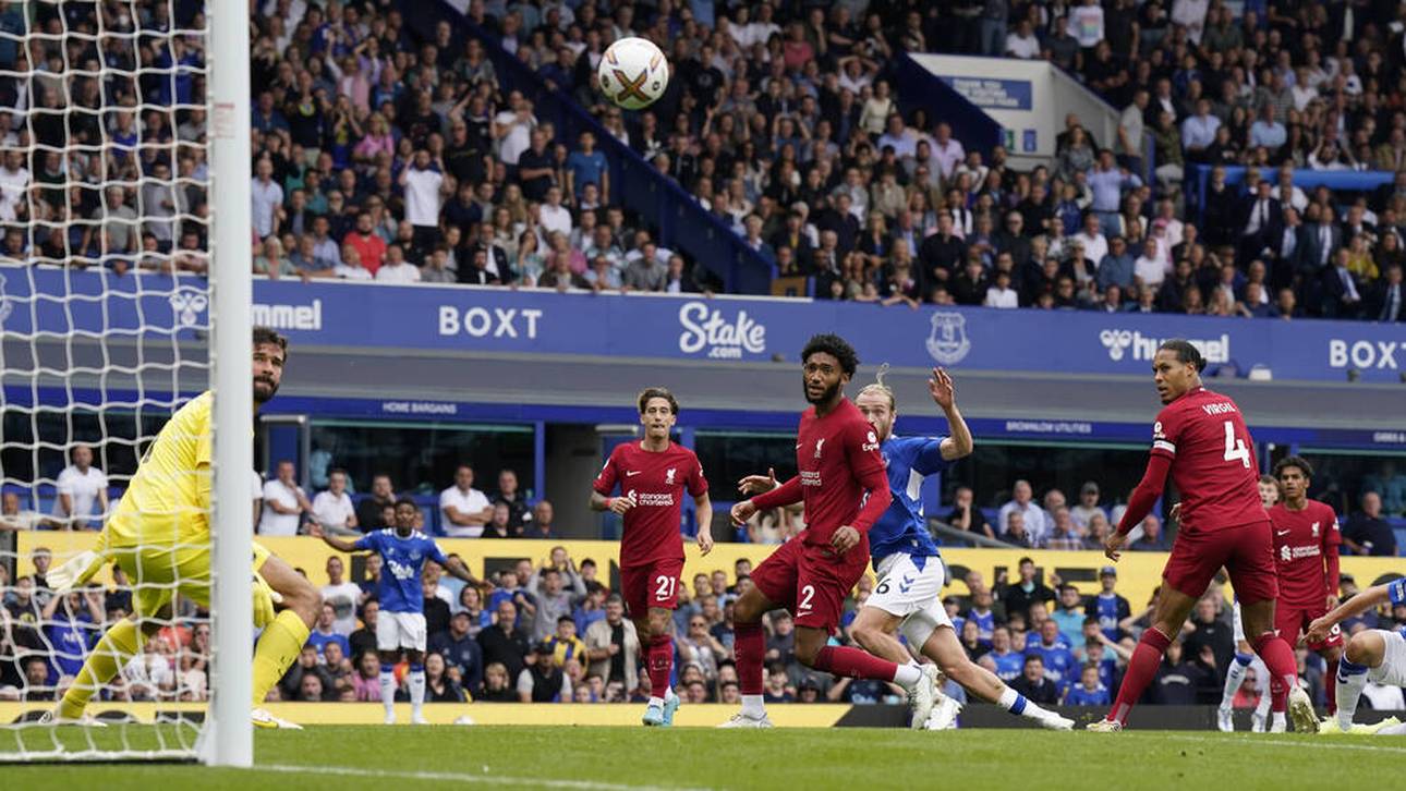 Evertons Tom Davies traf nur den Pfosten