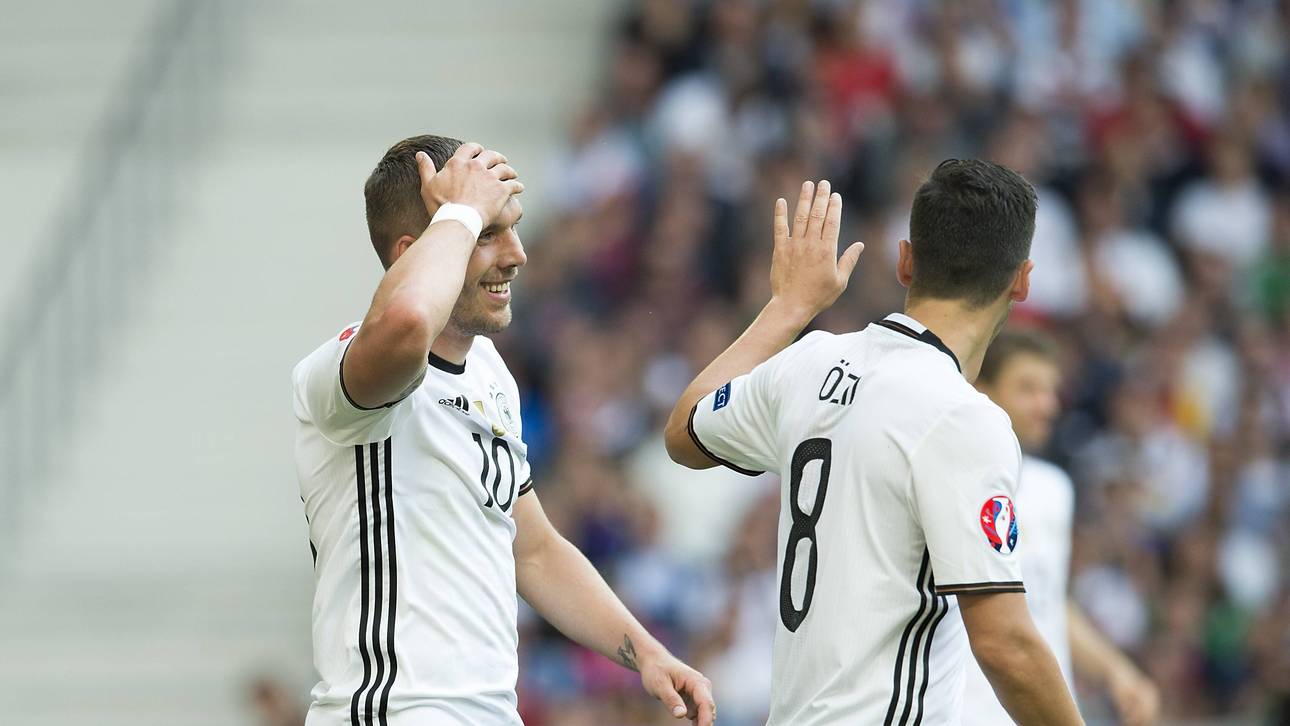 Podolski nimmt Özil in Schutz