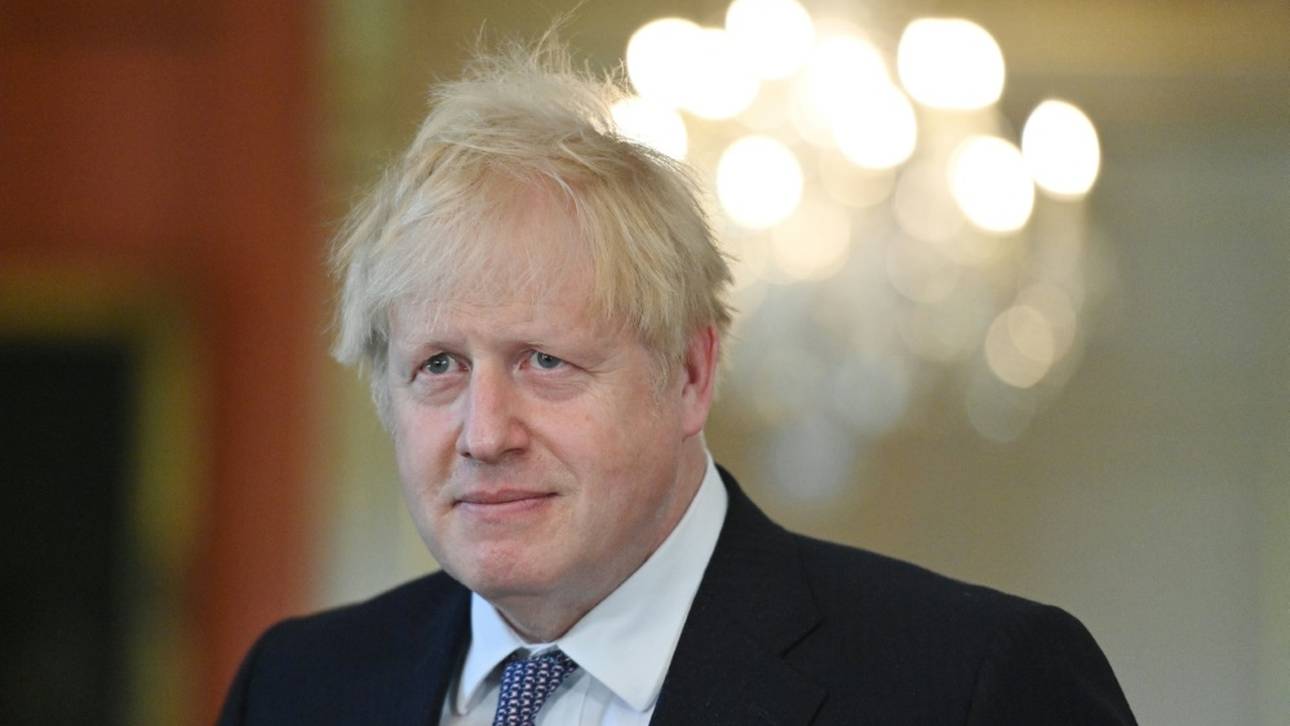 Zum Kniefall: Johnson rudert zurück