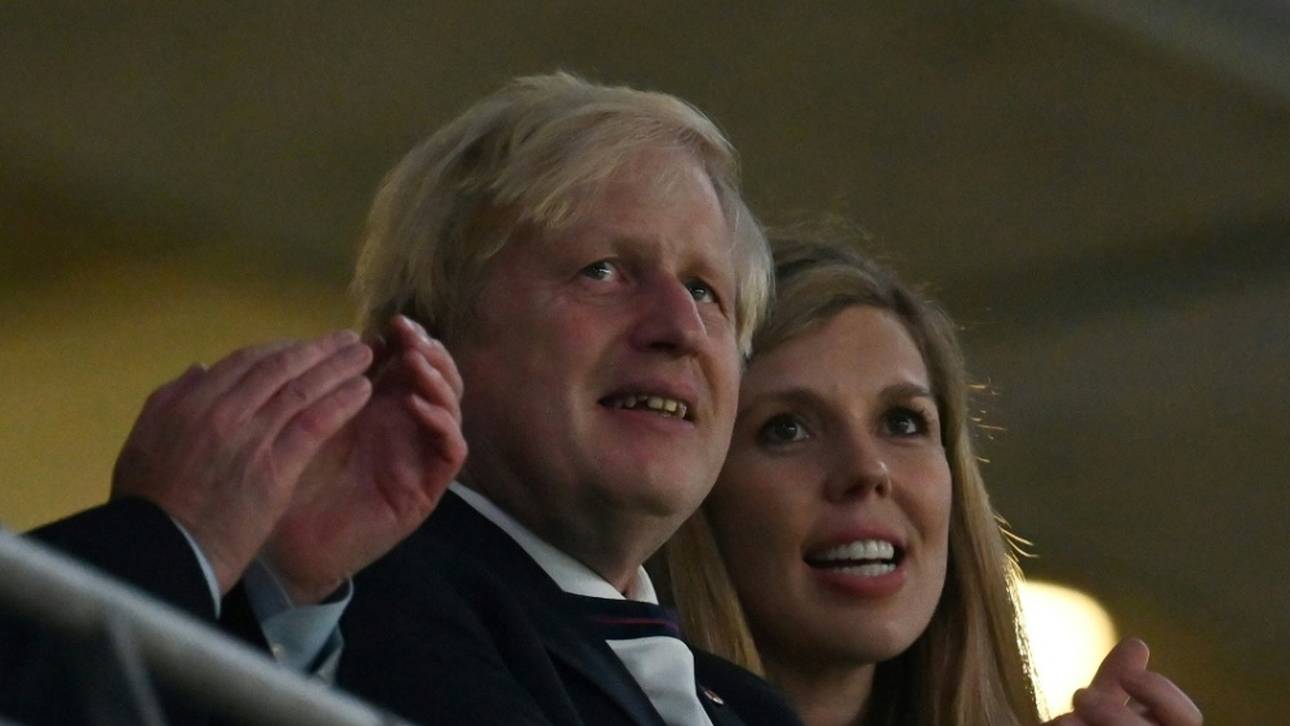 Johnson reagiert auf Hassbotschaften