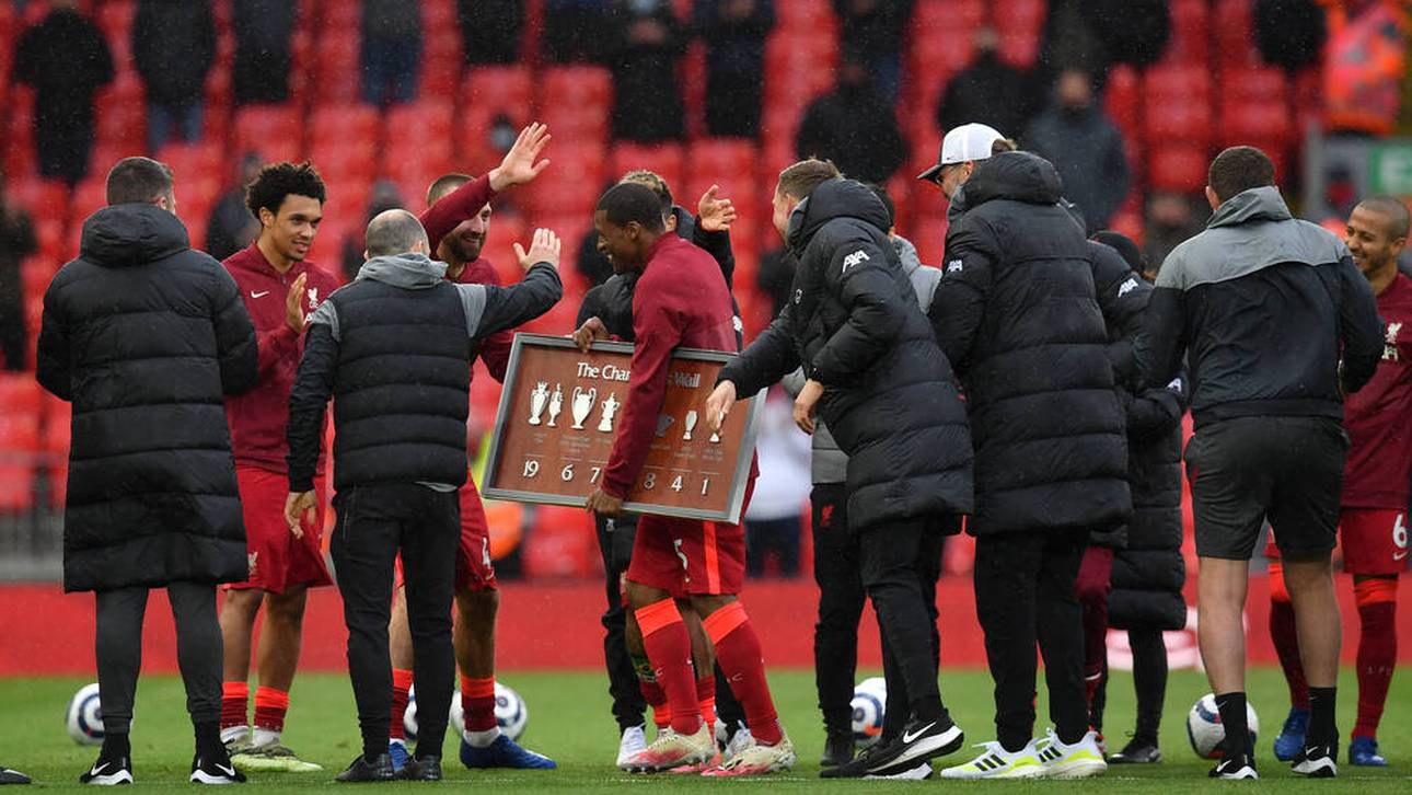 Georginio Wijnaldum wird von seinen Mitspielern gefeiert