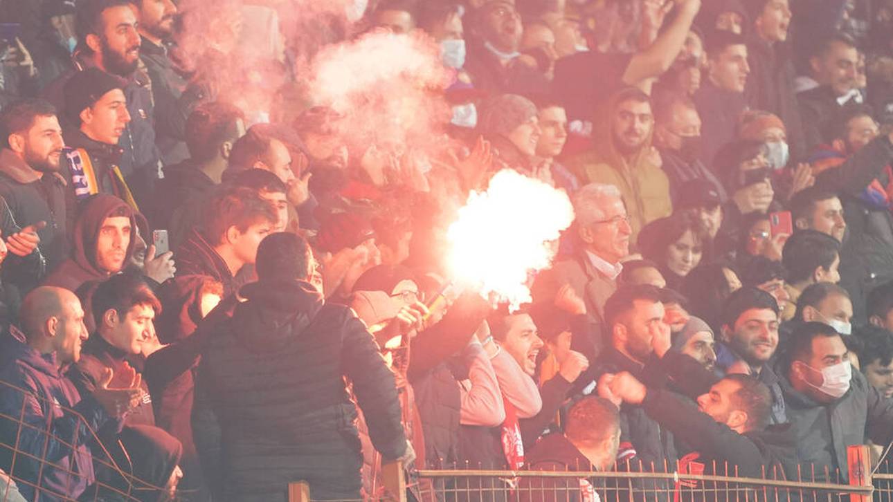 Armenische Fans benahmen sich beim Spiel gegen Deutschland in Jerewan daneben