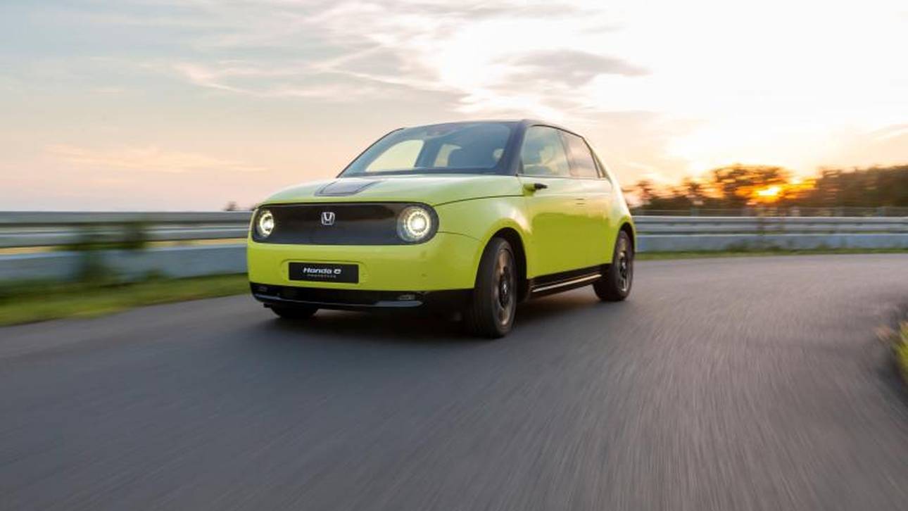 Der Honda E kommt zwar in Retro-Optik daher, ist mit seinem Elektromotor aber zugleich ein Sinnbild für den Aufbruch der Japaner in die Ära der E-Mobilität