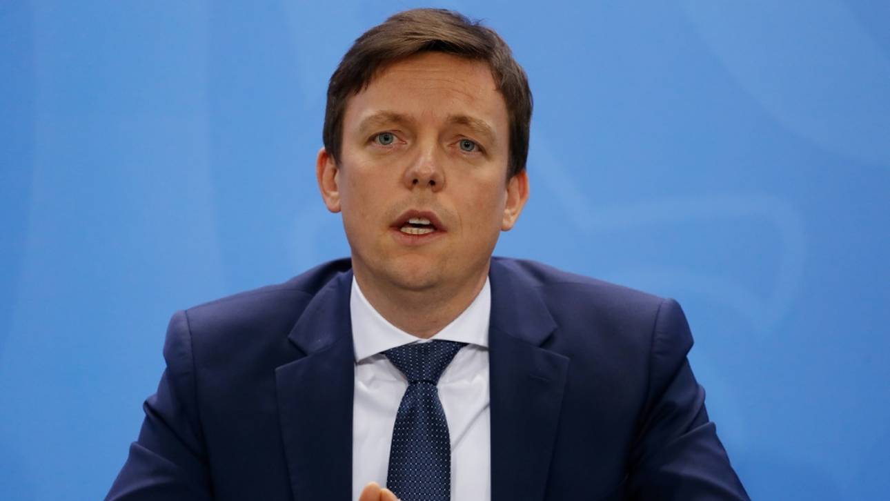 Politiker kritisiert Profi-Privilegien