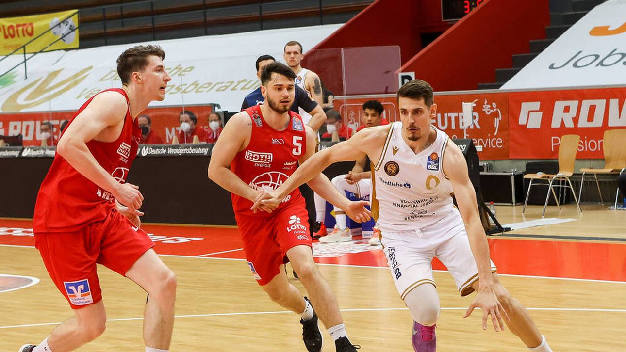 Lukas Wank (r.) und die Loewen Braunschweig verpassten die BBL-Playoffs denkbar knapp