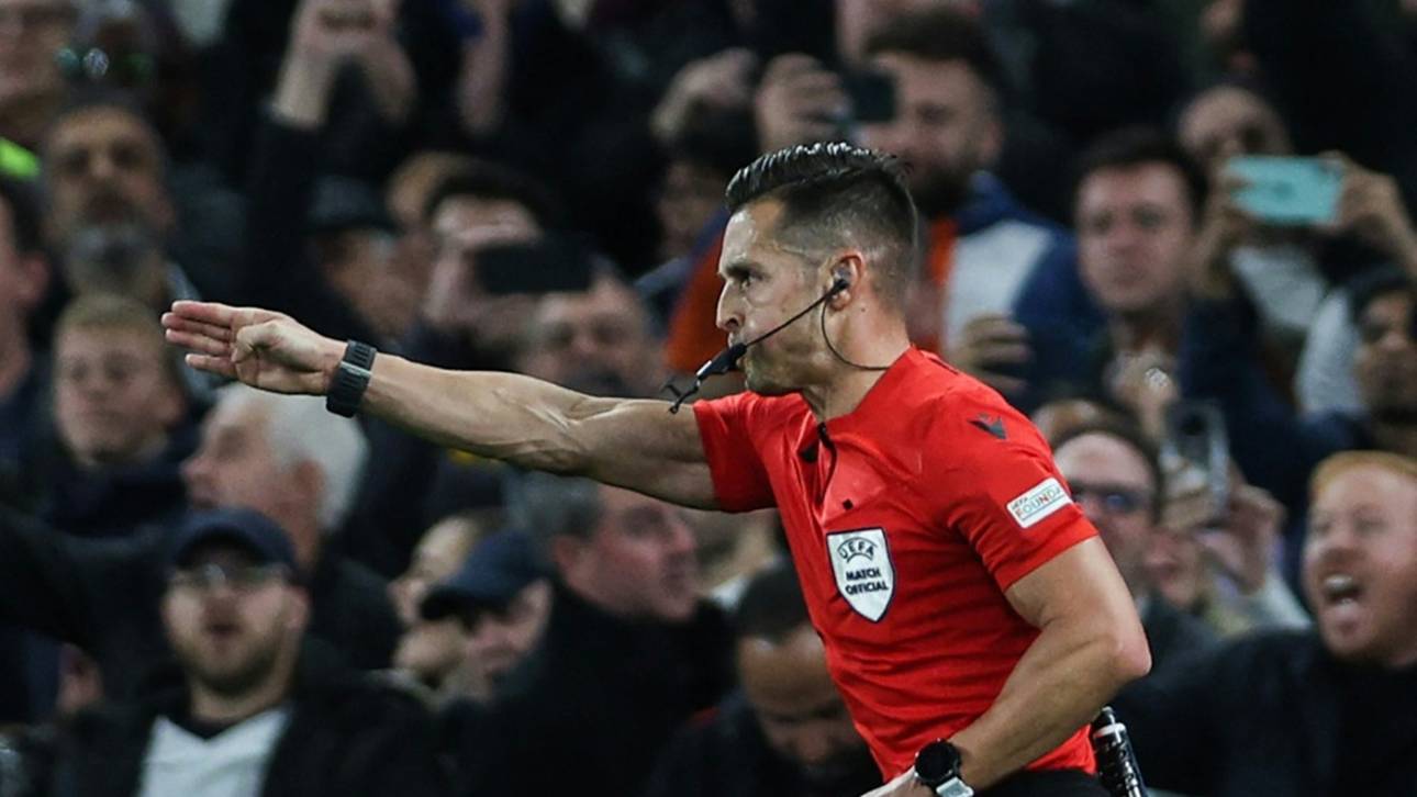 Schiedsrichter Carlos del Cerro Grande steht im Fokus