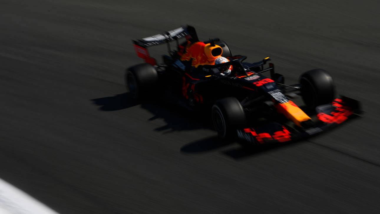 Verstappen fliegt im Training ab