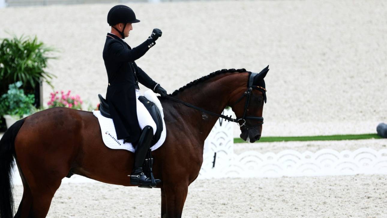 Jung nach Dressur auf Rang zwei