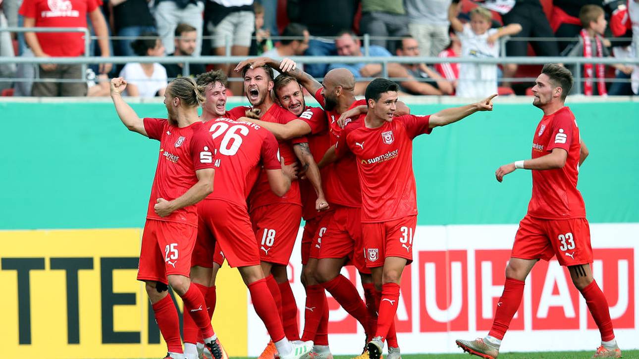 Halle siegt und übernimmt Spitze