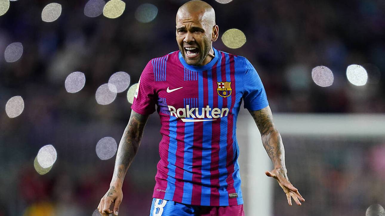 Alves rechnet mit Barca ab