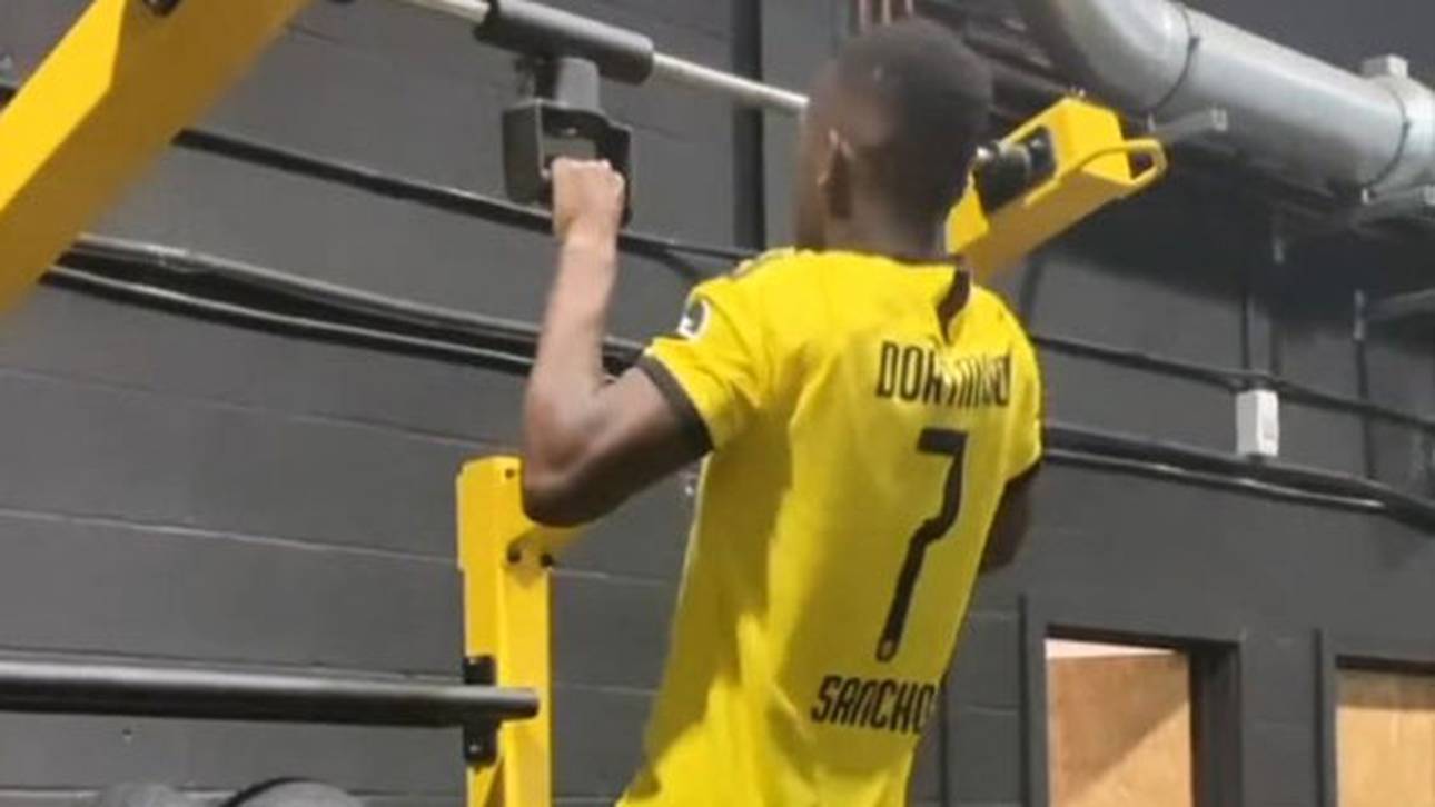 S04: Matondo trainiert im BVB-Trikot