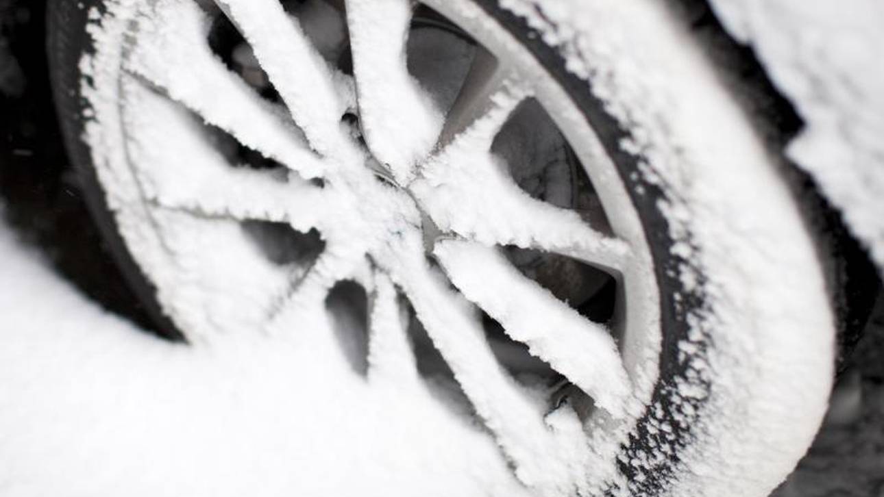 Welche Ausrüstung muss ich im Winter am Auto haben?