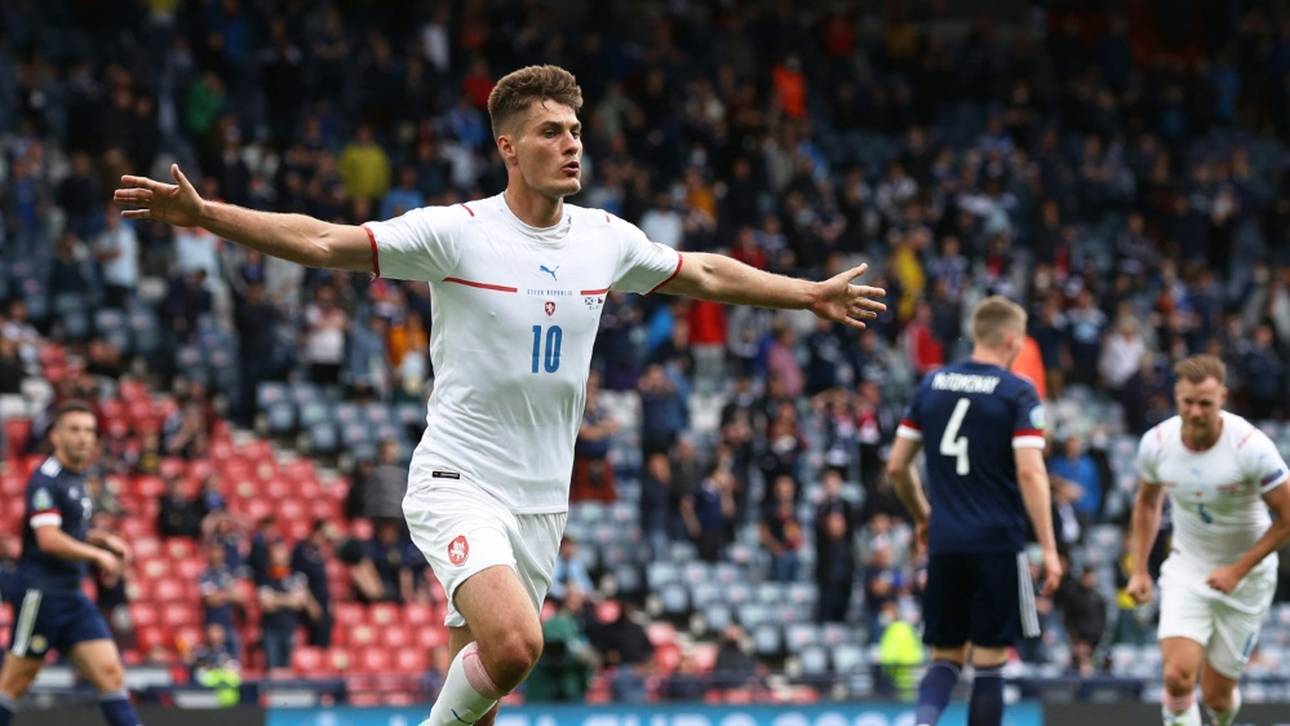 Tor fast von der Mittellinie: Schick schockt Schotten beim EM-Comeback