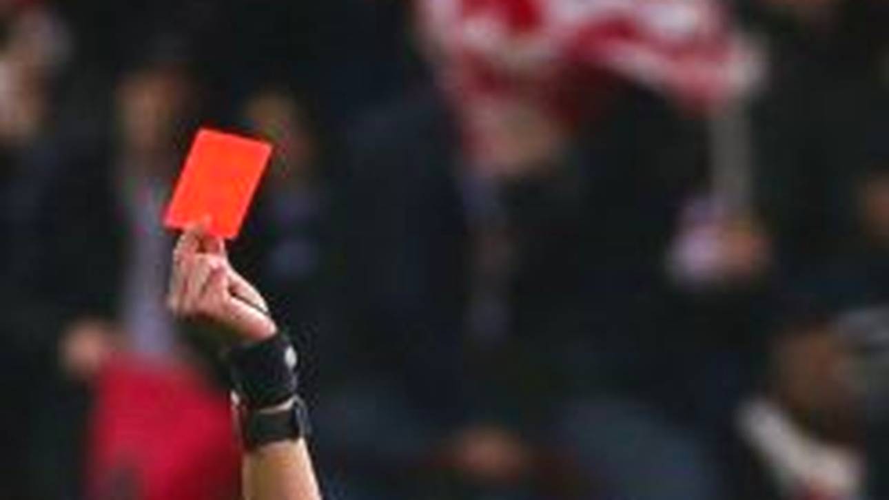 Mega-Sperre für Profi nach Penis-Biss