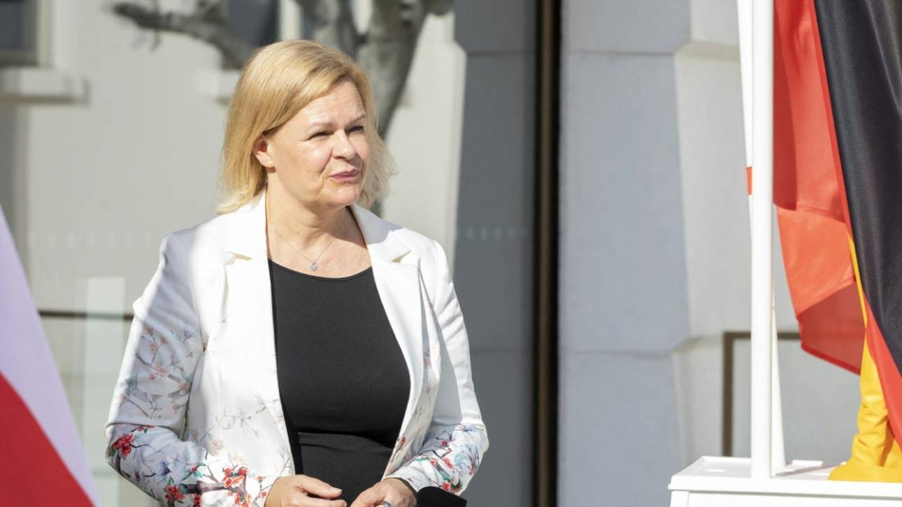 Innenministerin greift Super League an