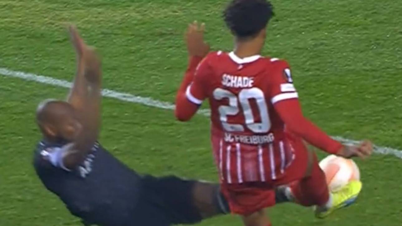 Brutalo-Grätsche bei Freiburg-Remis