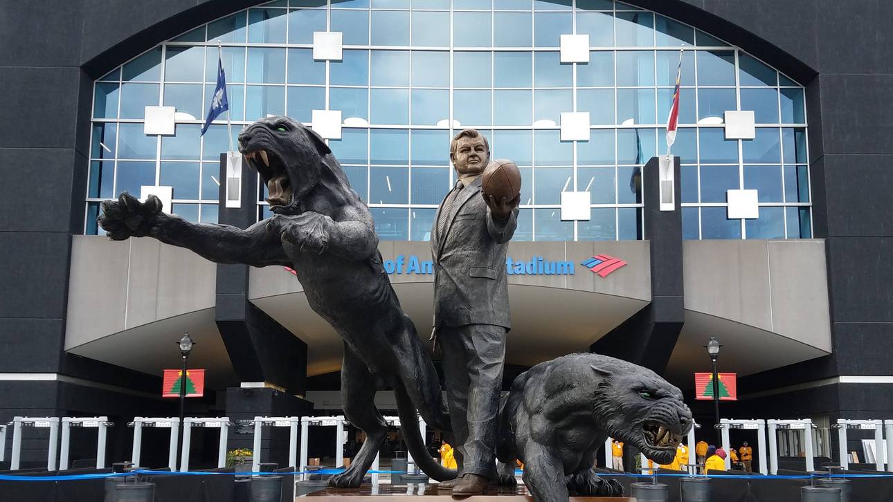 Panthers bauen Heldenstatue ab