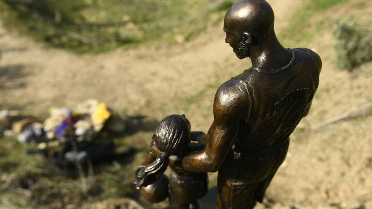 Bryant-Statue an Absturzstelle enthüllt