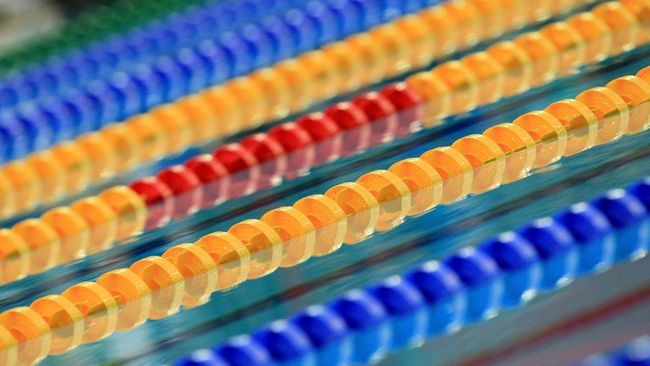 Schwimmer werfen Russland aus