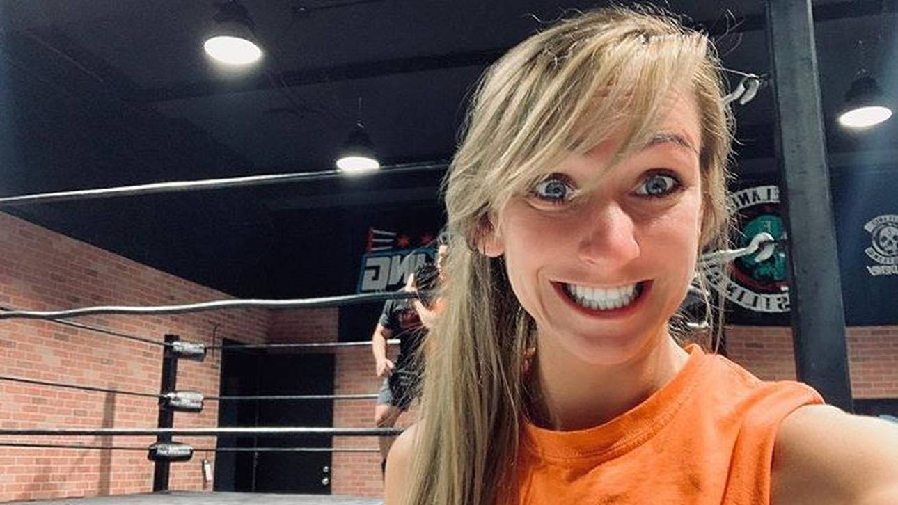 Wrestlerin versetzt Fans in Sorge