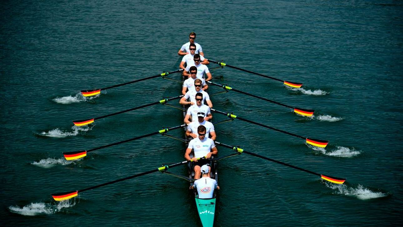 Ruder-Achter mit erstem Wettkampf