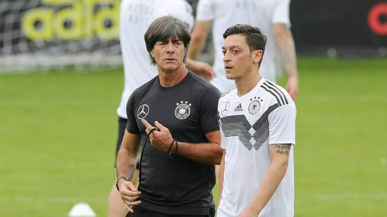 Löw kündigt Aussprache mit Özil an