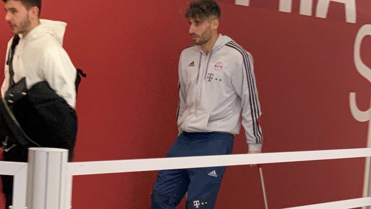 Javi Martínez verlässt die Arena auf Krücken
