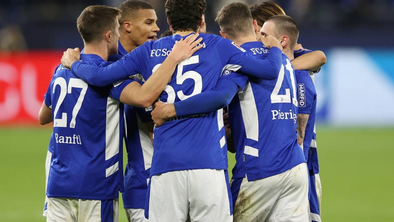 Ohne Trainer und Torjäger: Schalke schlägt Nürnberg