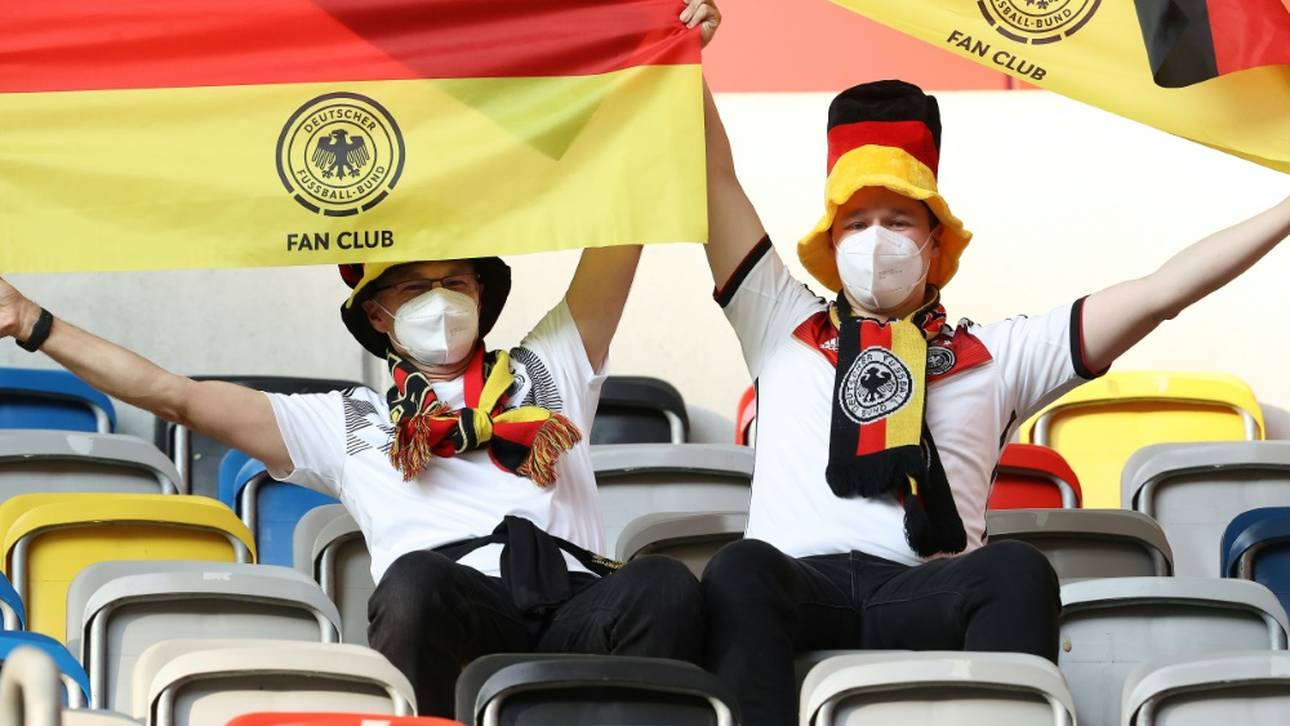 Löw und Neuer freuen sich auf Fans