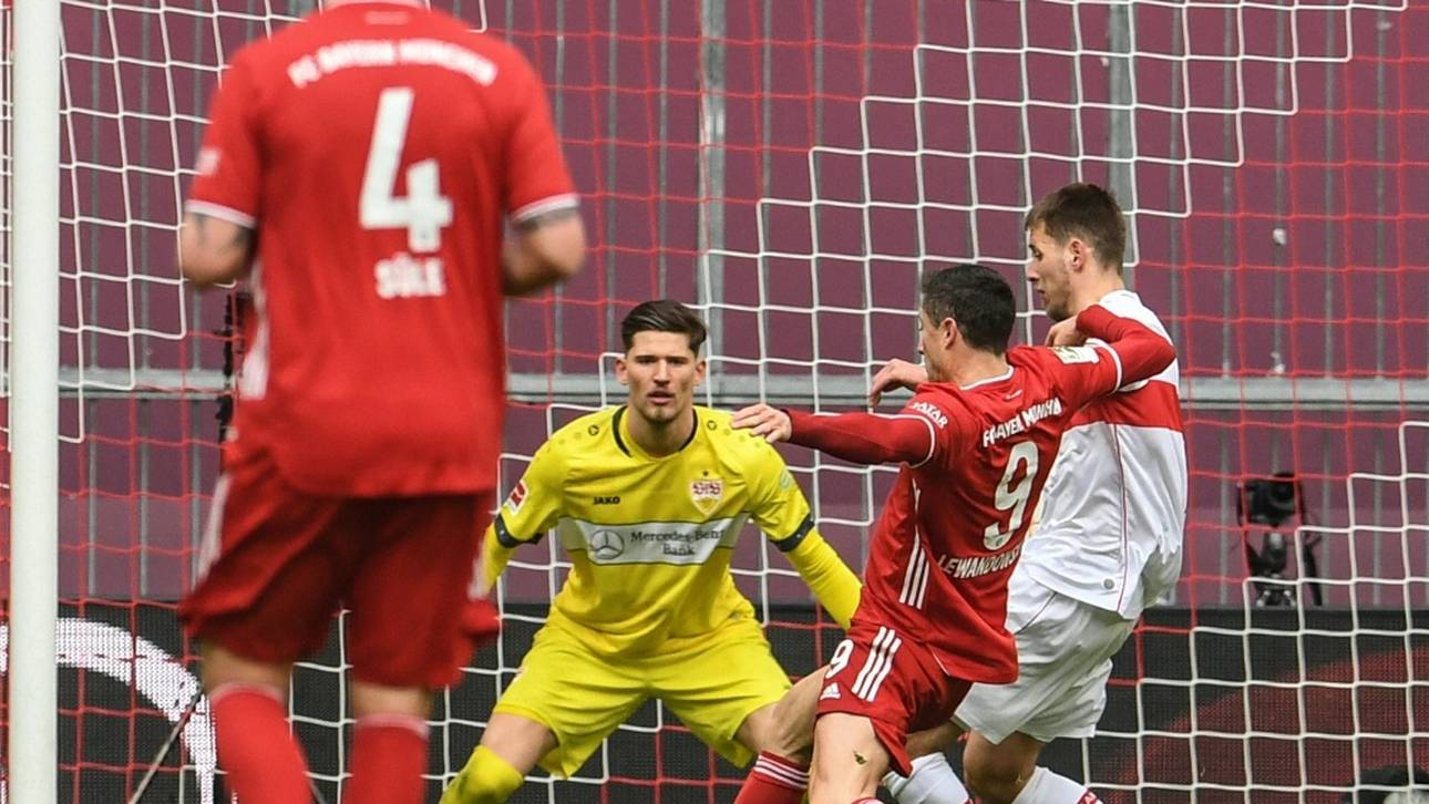 In Unterzahl: Dreierpacker Lewandowski schießt VfB ab