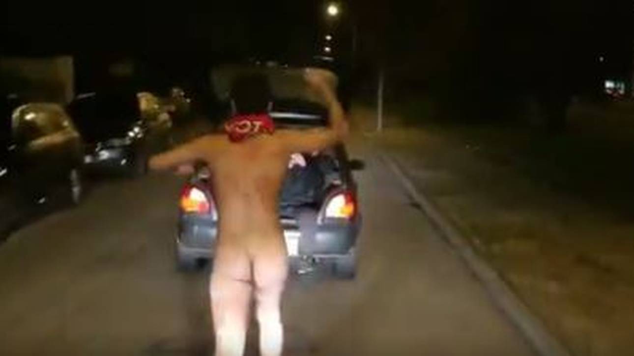 Fan nackt durch Stadt wegen Weigl