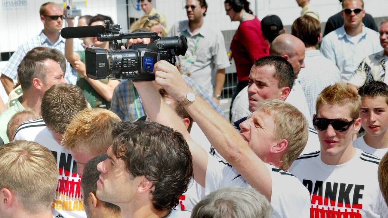 Sönke Wortmann filmt das deutsche Team auf der Fanmeile