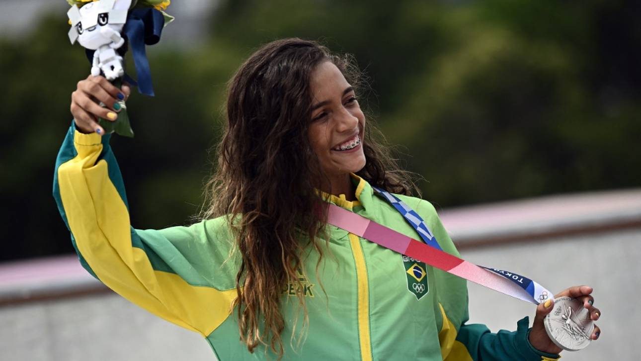 Pele und Ronaldinho schwärmen von Skatergirl
