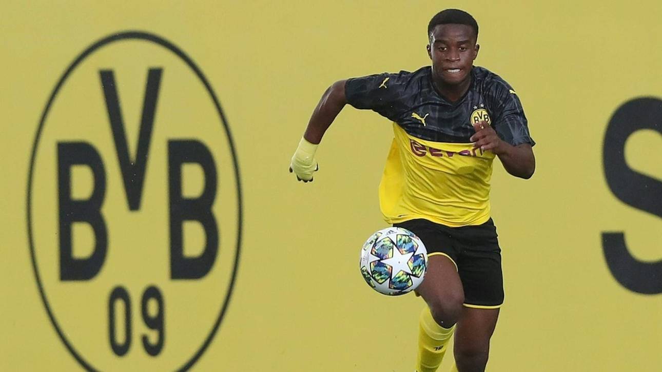 Moukoko beim BVB auf der Bank