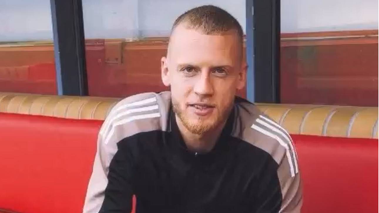 Union-Star mit Schleife am Fußballschuh