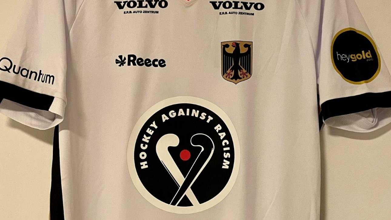 Hockey mit Anti-Rassismus-Aktion