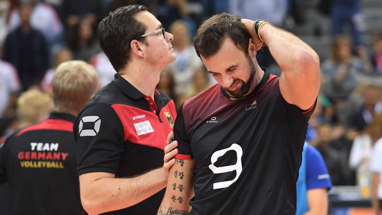 Volleyballer verneigen sich vor Grozer