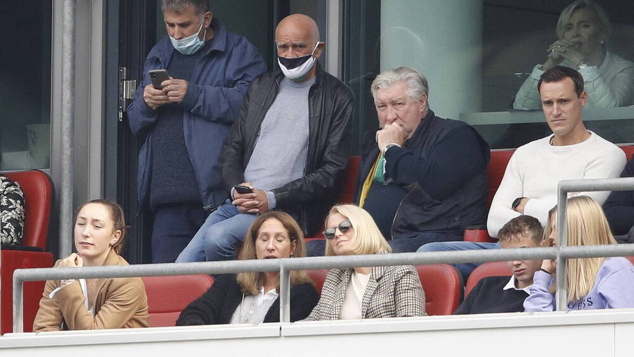 Freunde: Martin Kind (2.v.l.) zusammen mit Dieter Schatzschneider (rechts daneben) beim Heimspiel gegen Eintracht Braunschweig.