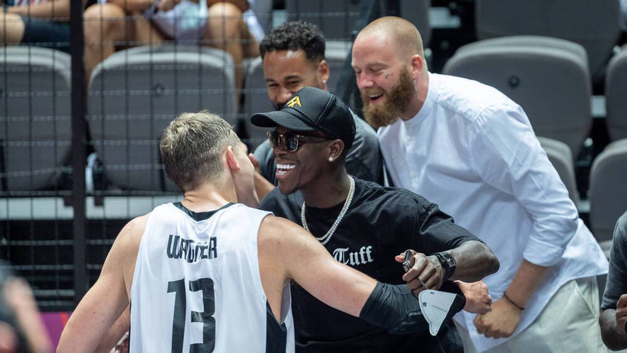 Dennis Schröder jubelte mit Moritz Wagner über die gelungene Olympia-Qualifikation