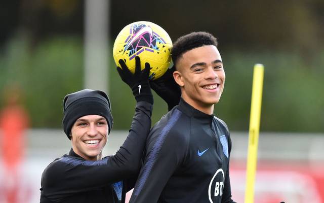 England Phil Foden Und Mason Greenwood Laden Frauen In Hotelzimmer Ein