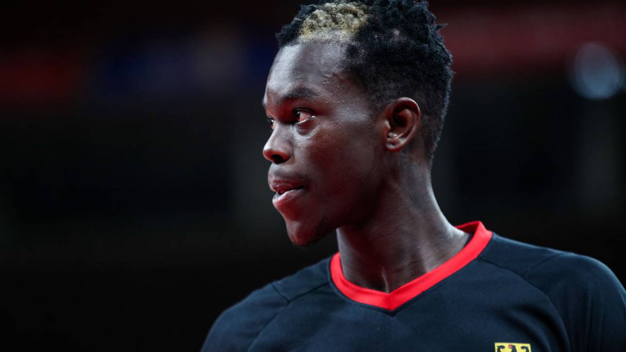 Schröder von Rassismus schockiert