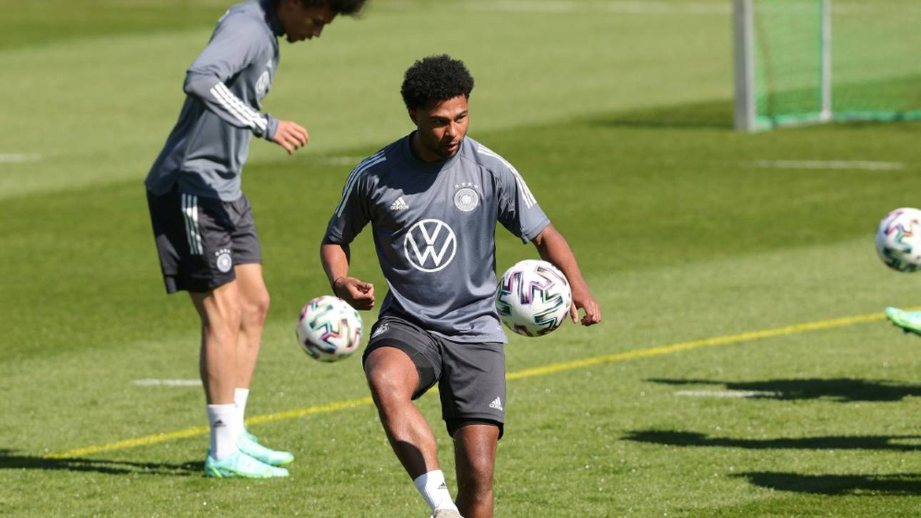 Gnabry zurück – Musik stört Löw-Rede