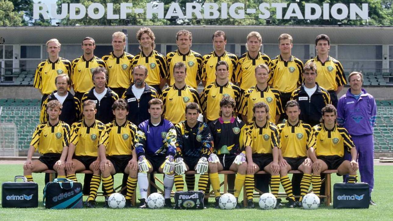 Am Ende stand der Klassenerhalt: Sigi Held mit Dynamo Dresden um Olaf Marschall und Uwe Rösler