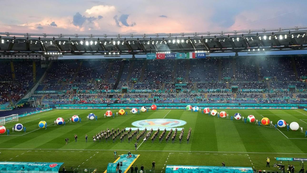 EM mit kurzer und bunter Show eröffnet