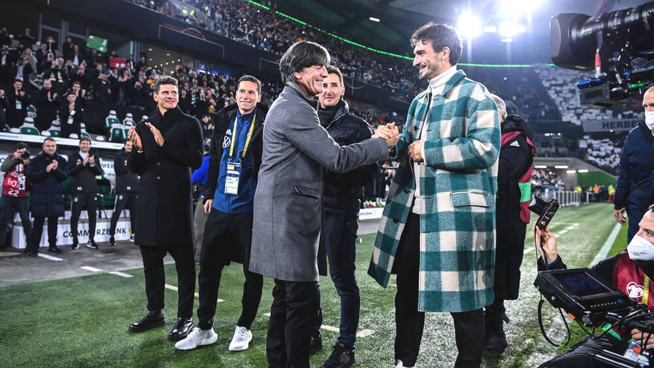 Mats Hummels (r.) sorgte mit seinem Mantel für Sticheleien bei den DFB-Kollegen