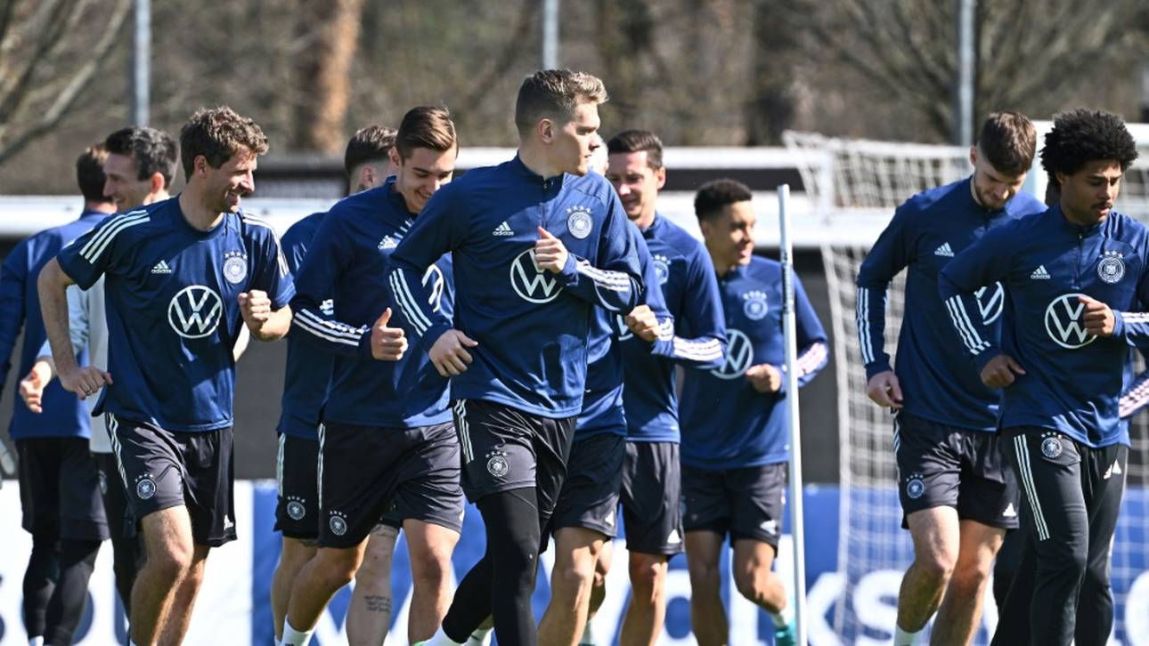 DFB-Kongress zu Katar in Frankfurt mit Nationalspielern