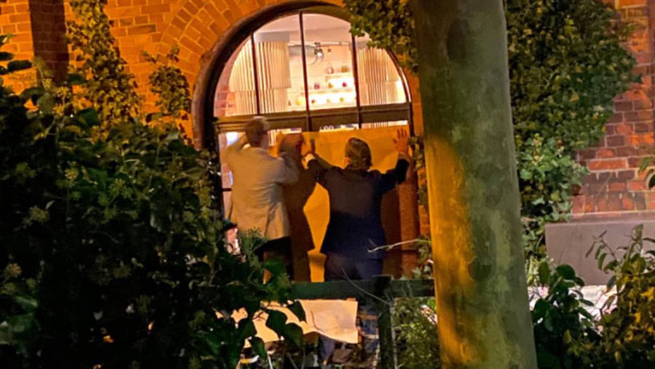 Flick lässt Fenster am Teamhotel abkleben