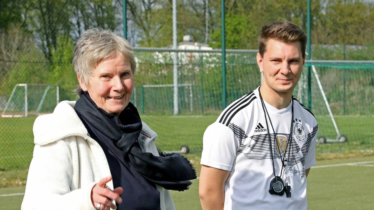 Theune unterstützt Blindenfußball